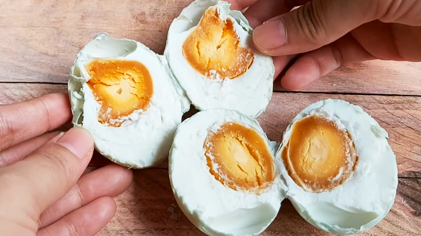 Tutorial Pembuatan Telur Asin Rasa Bawang Pedas
